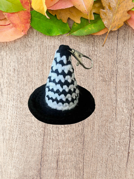 Chapeau de sorcière noir et blanc